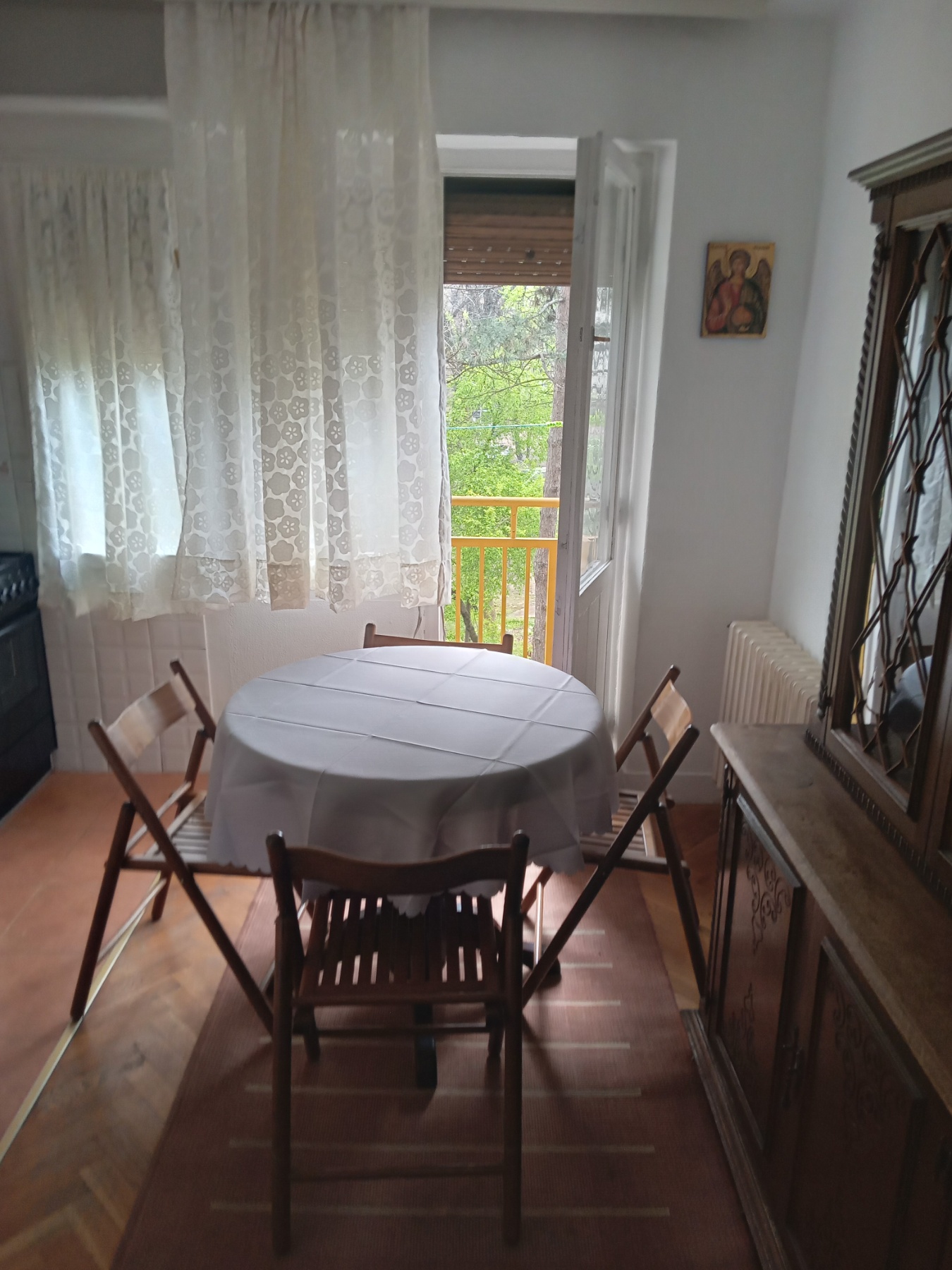 Izdajem renoviran 1.0 stan u Paviljonima, 35 m2